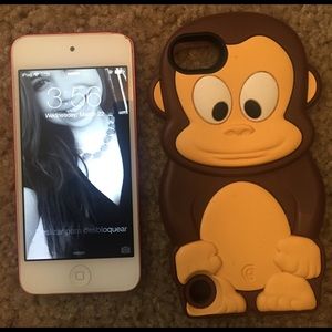Pink 32g ipod with monkey case