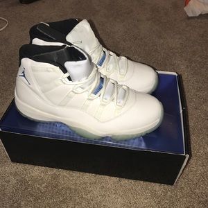 Used Retro Jordan 11 Legend Blue