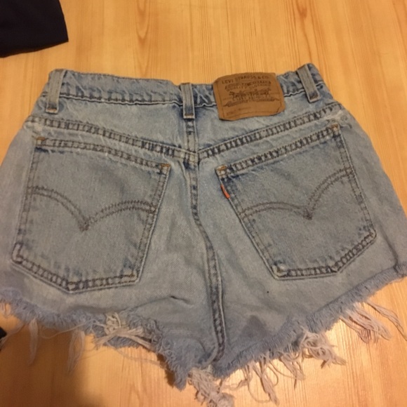 LEVI JEAN SHORTS PERFECT CONDITION - Picture 2 of 3