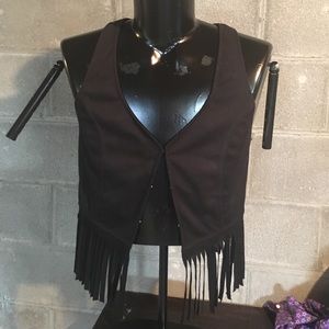 Cute vest with fringes