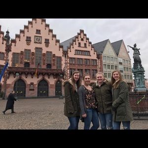 Meet your Posher, Ava