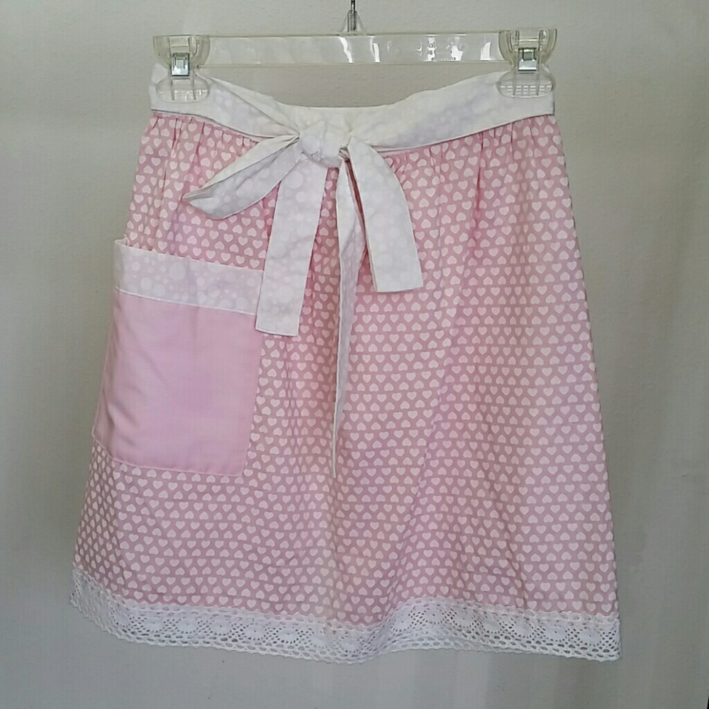 Lovely New Pink Harts Short Apron