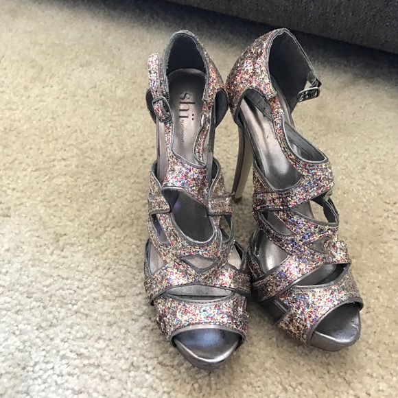 Heels - Picture 2 of 3