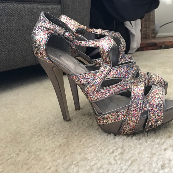 Heels - Picture 3 of 3