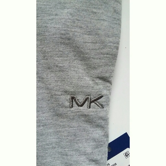 🔴⚪️🔵SALE🔴⚪️🔵🦋Michael Kors Gray V Neck Shirt - Picture 2 of 4