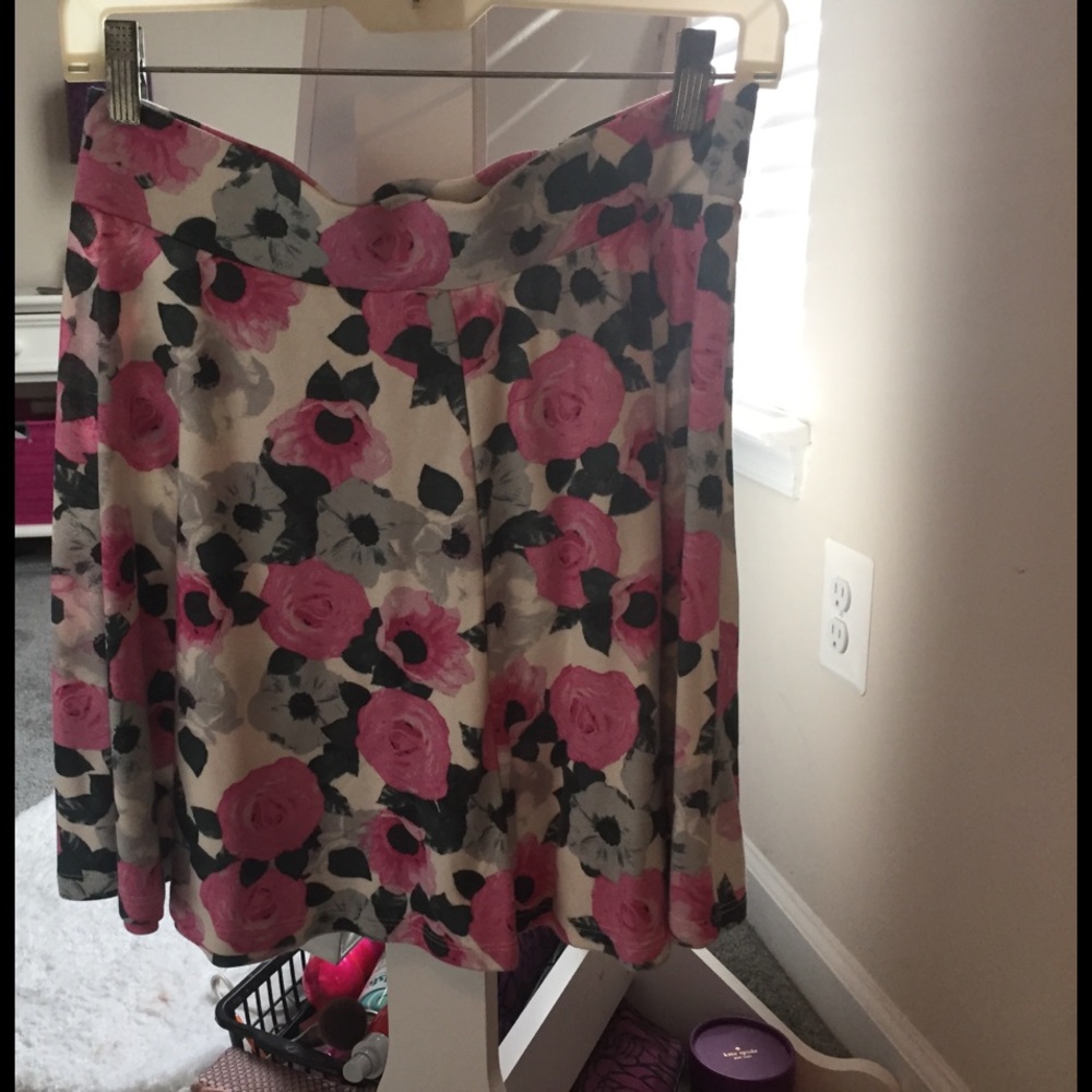 Floral skater skirt 🌸🌼🌷