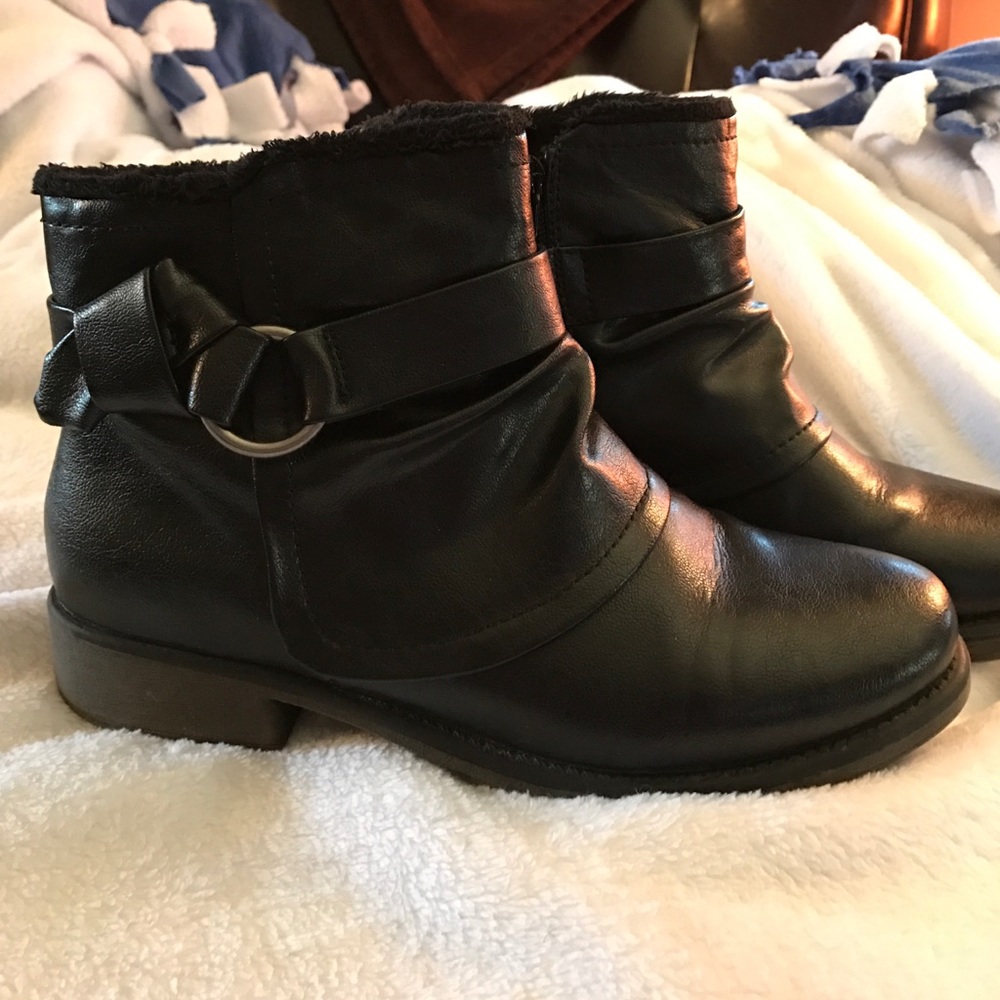 AUTHENTIC BareTraps Black boots Size 8 1/2M SALE‼️
