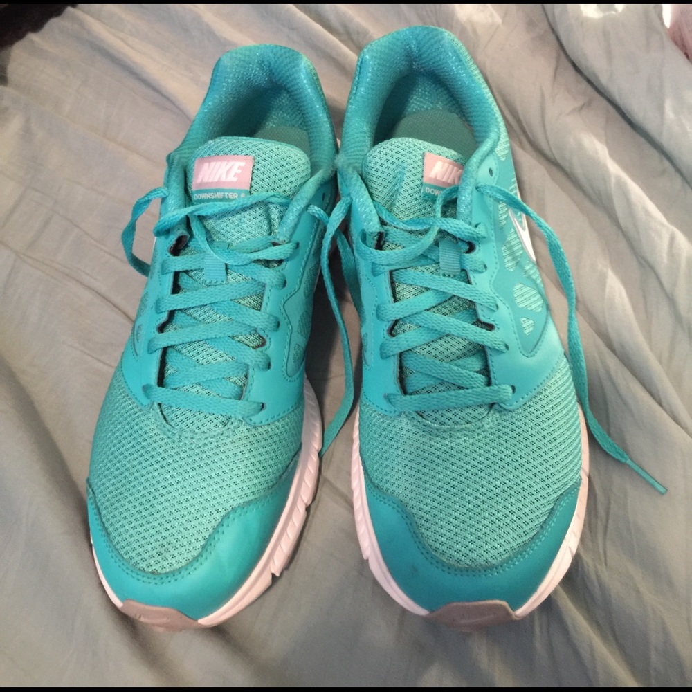 Women's size 10, green Nike