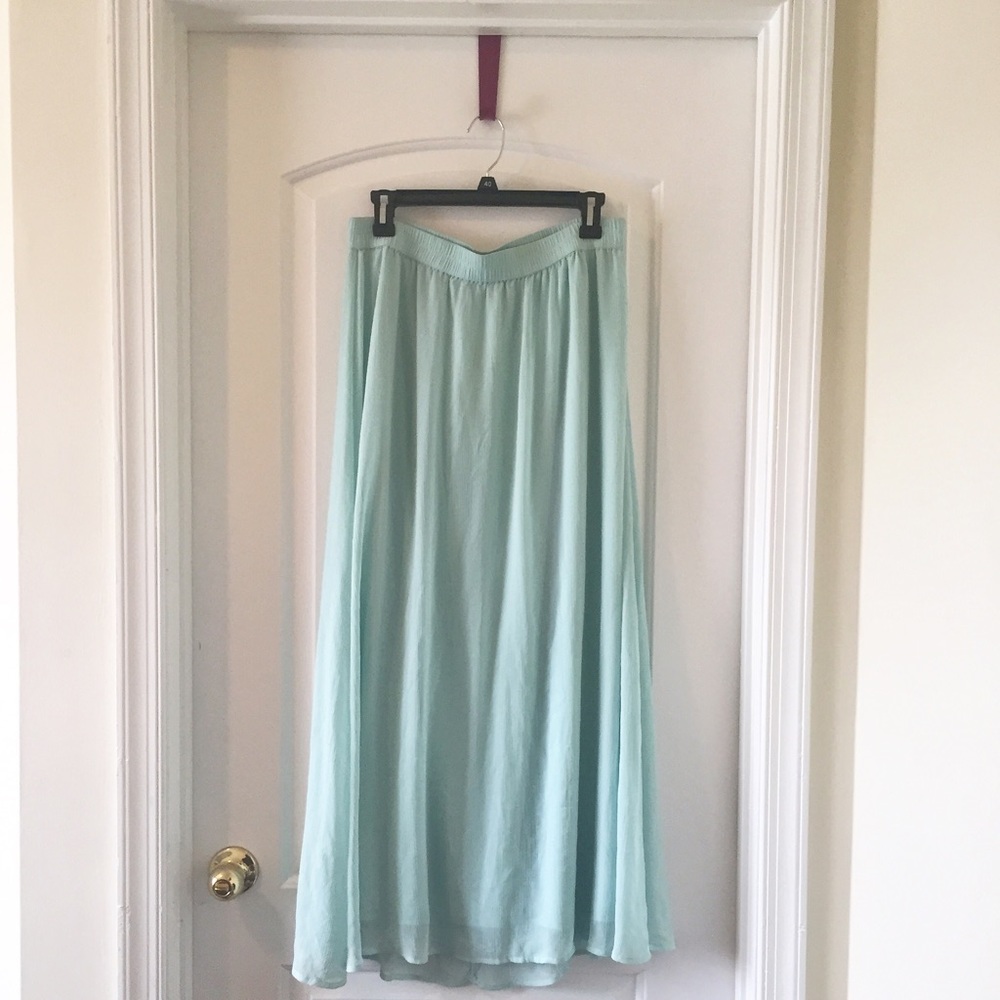 "Like NEW" Turquoise Chiffon Maxi Skirt.💕