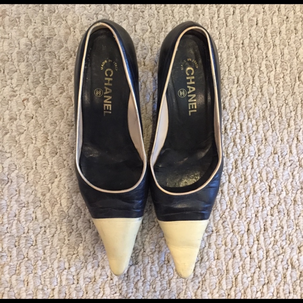CHANEL kitten heels