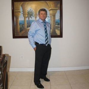 Meet your Posher, Yamil