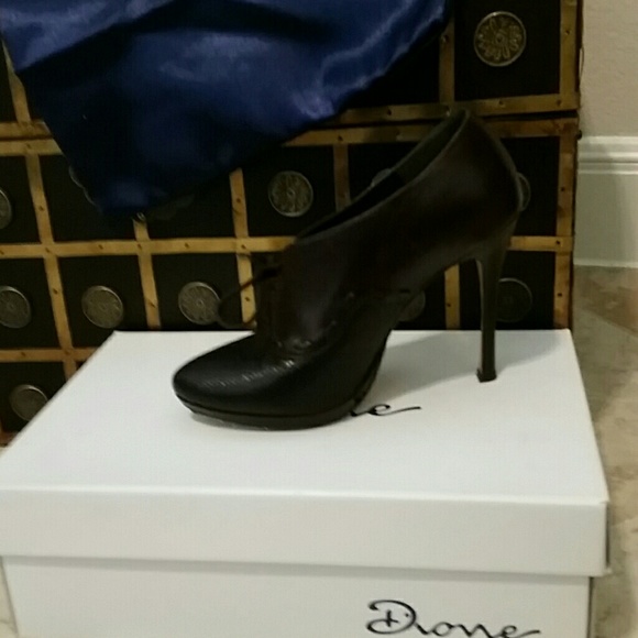 booties - Picture 2 of 8