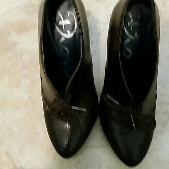 booties - Picture 7 of 8