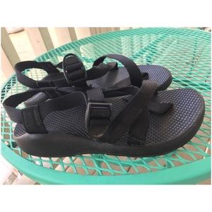 Solid, single strap Chacos