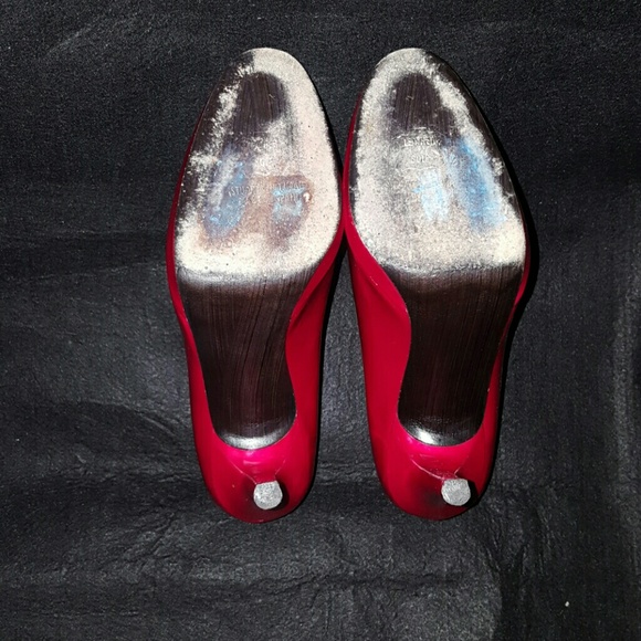Stuart Weitzman
Candy Apple Red Platswoon Pump - Picture 3 of 5