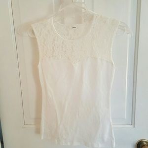 Sleeveless shirt with lace insert
