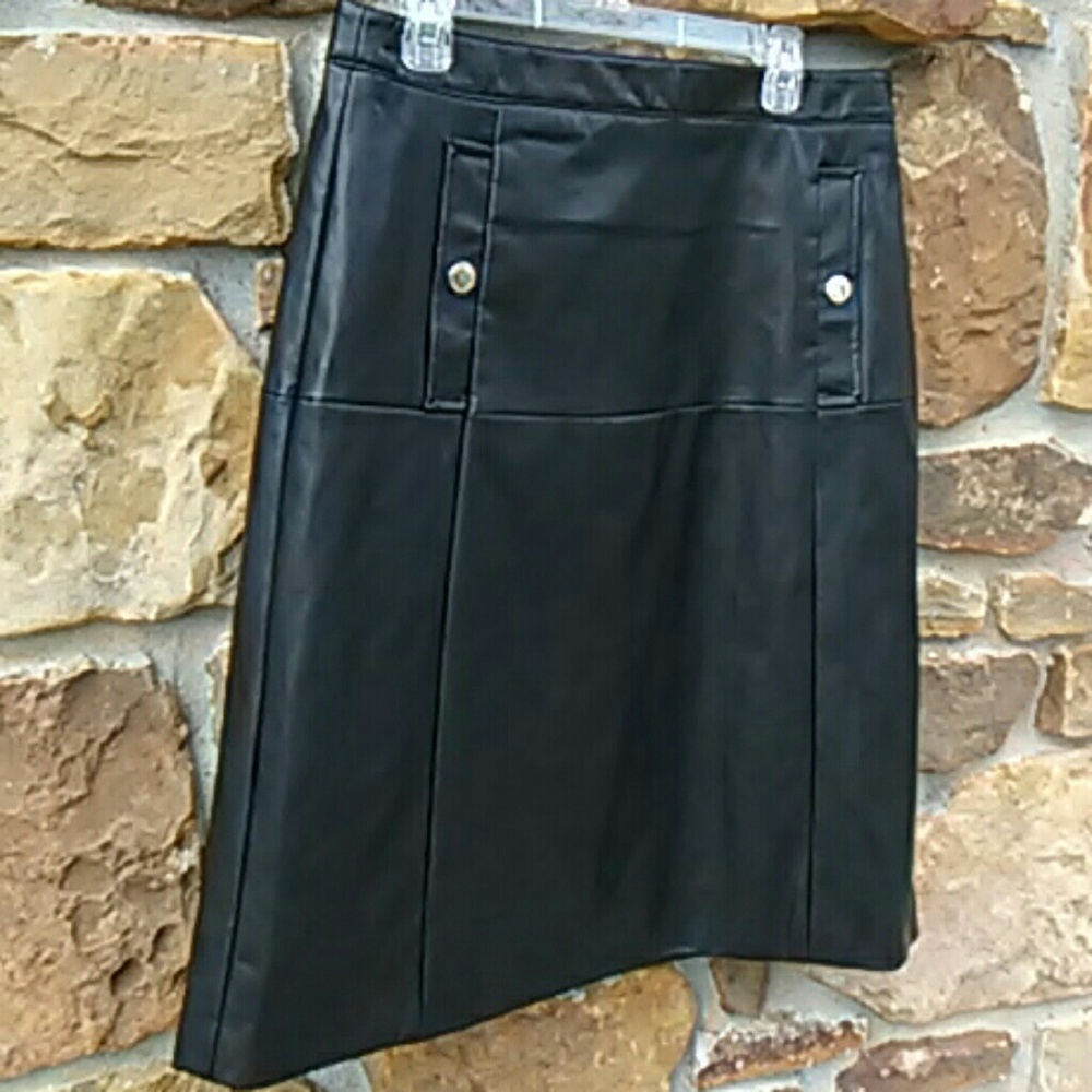 NWT Liz Claiborne Faux leather skirt size 14. Perf