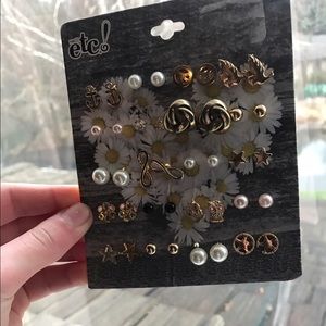 20 pairs of rue 21 earrings