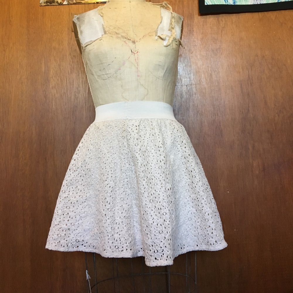 ~ cremé floral skirt ~