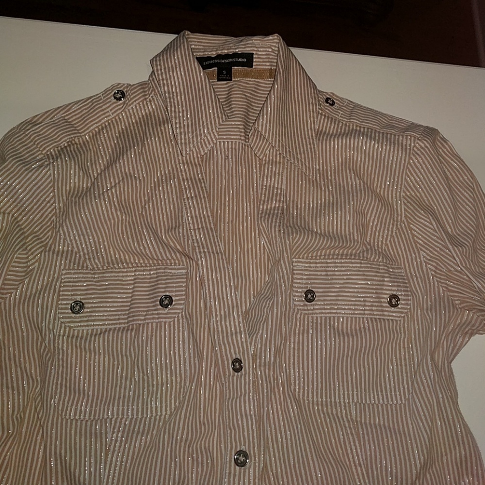 Button down - Picture 3 of 3
