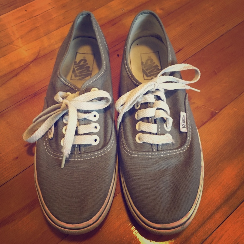 Women's grey& white authentic lo-pro vans