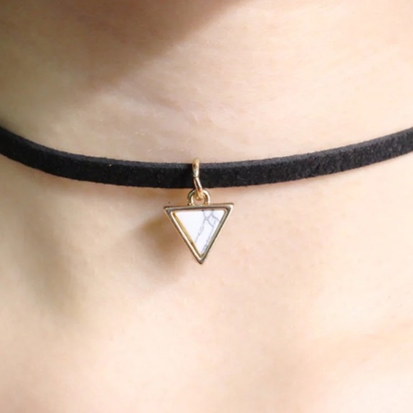 Jewelry - 💟Thin Black Choker with Marbled Triangle💟