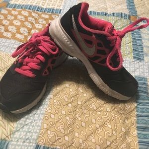 Girls Nike tennis shoes