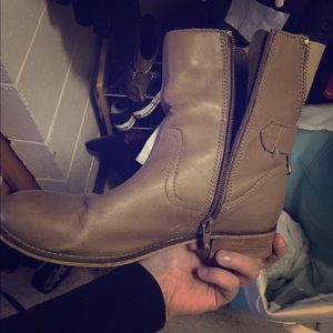 Tan Aldo Boot, size 8.5, in GREAT condition