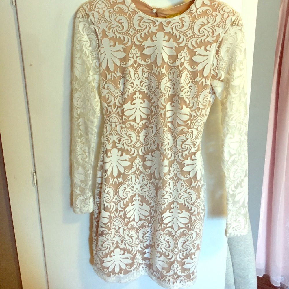 White lace H&M dress, keyhole back