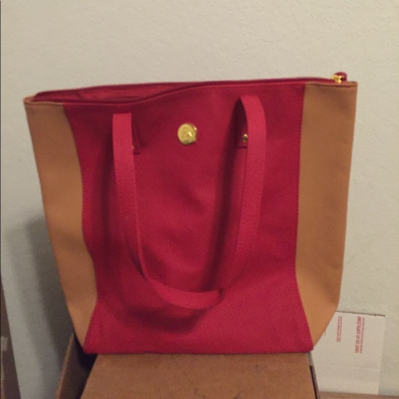 Saffiano Leather Zippered Tote/Shopper with RFID - Picture 6 of 8