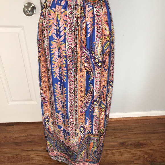 NWT Maxi dress with exotic print. Lined to knee - Picture 2 of 3