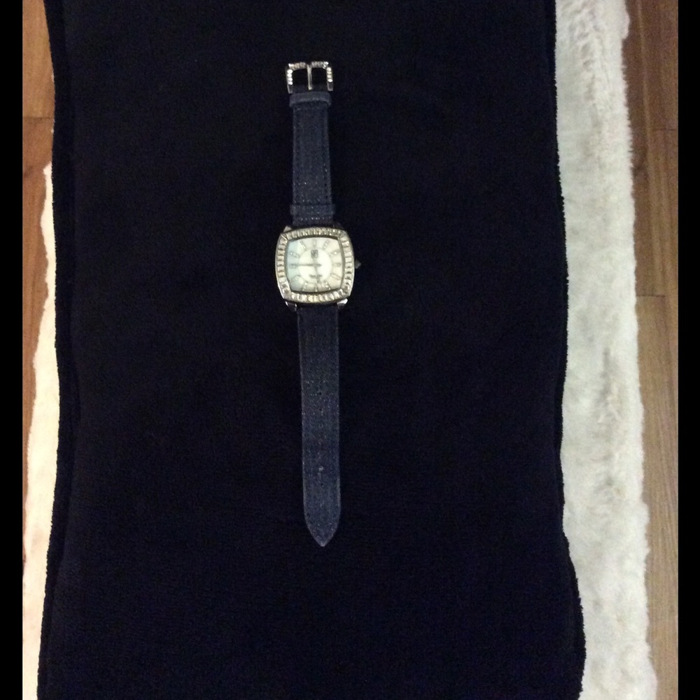 Victoria Weik Absolute  WATCH