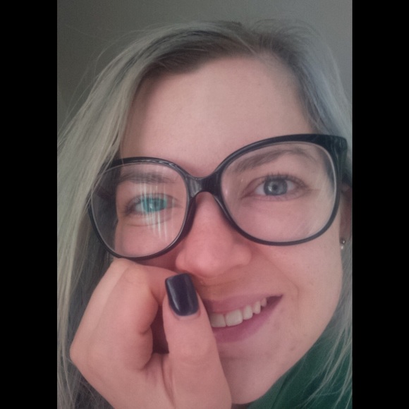 Meet your Posher, Stephanie - Picture 2 of 2