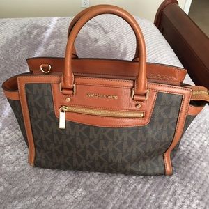Michael Kors Selma Monogram