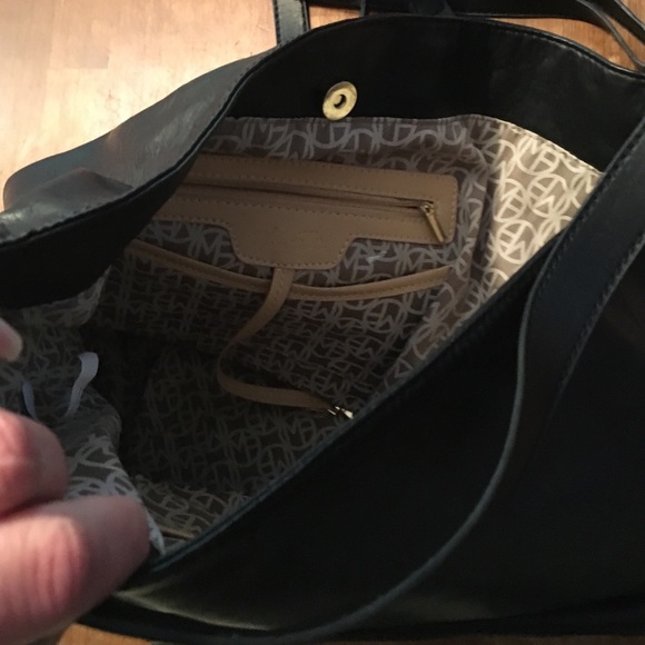 ❤️NWOT Beautiful black Marc fisher bag pleather - Picture 3 of 4