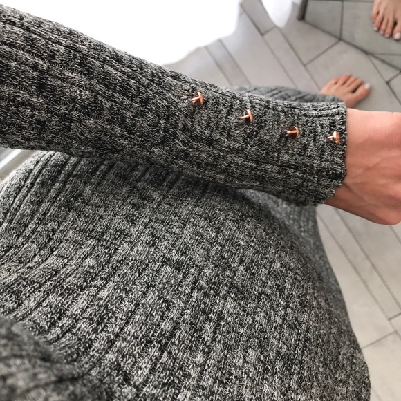 Beautiful long sleeve dress warm with stud detail - Picture 7 of 7