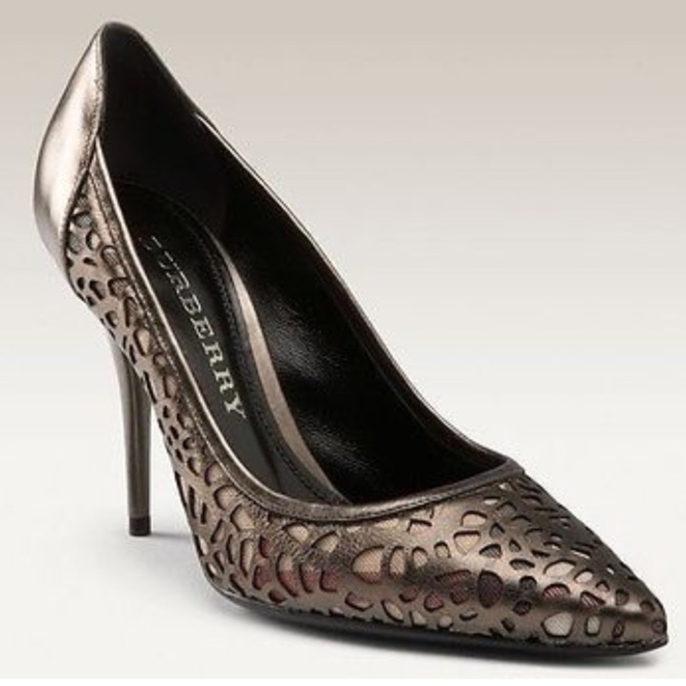 Burberry metallic pumps