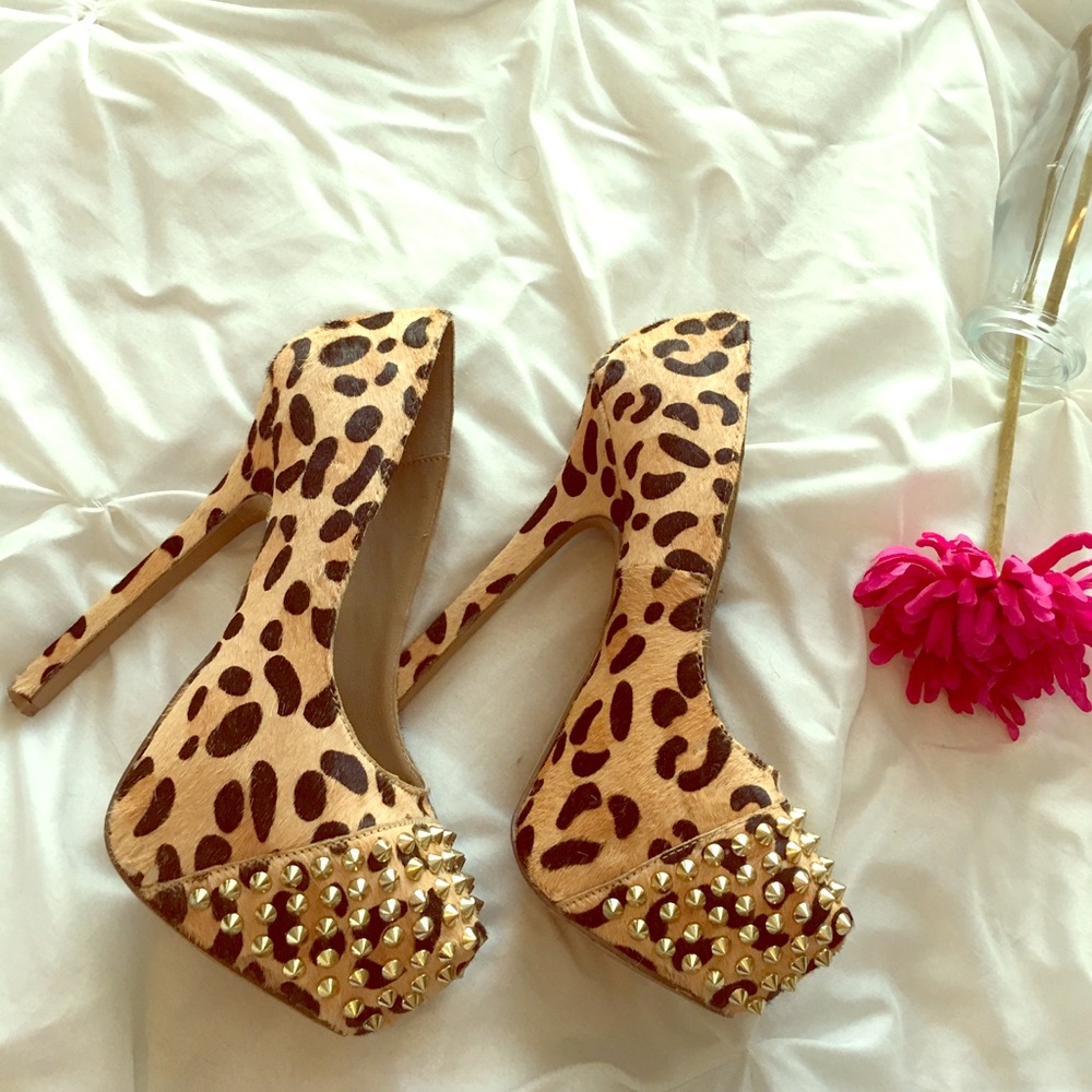 Steve Madden Leopard Pumps