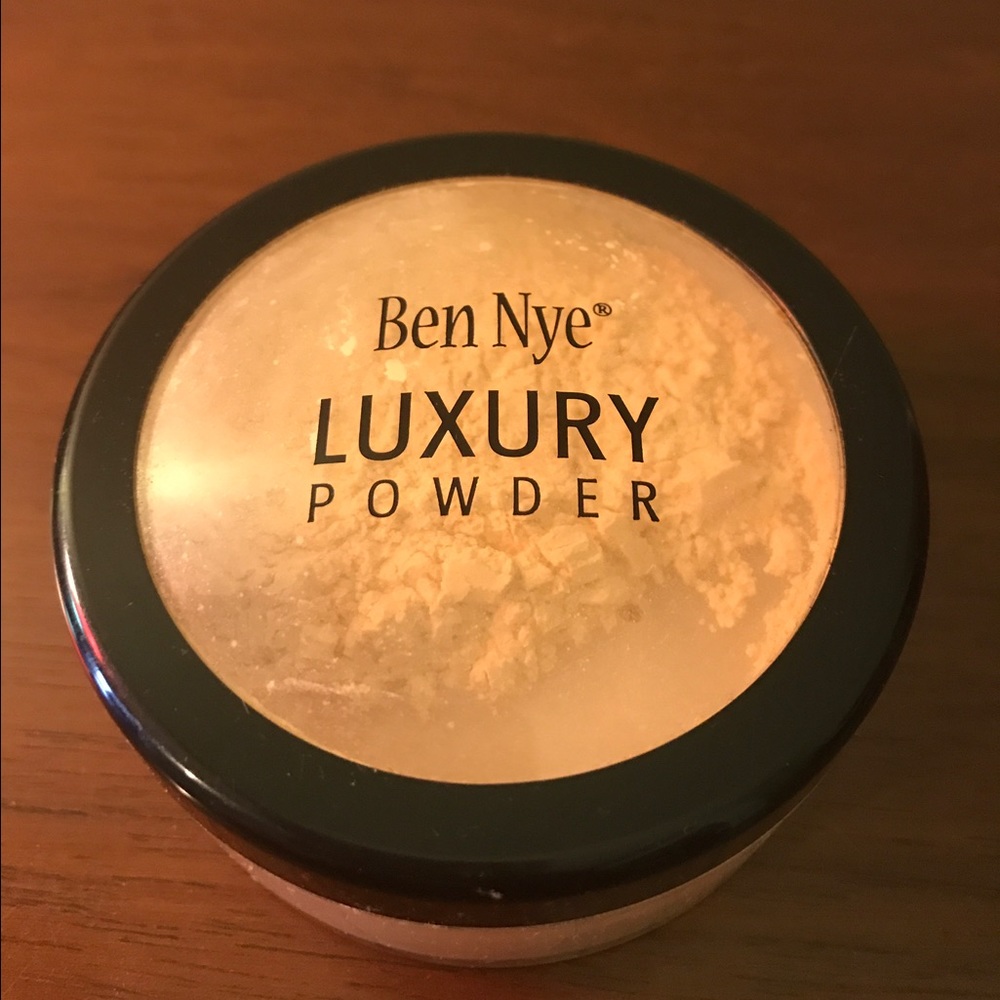 Ben Nye banana luxury powder