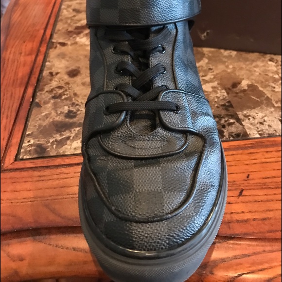 Men's Louis Vuitton sneakers - Picture 2 of 4