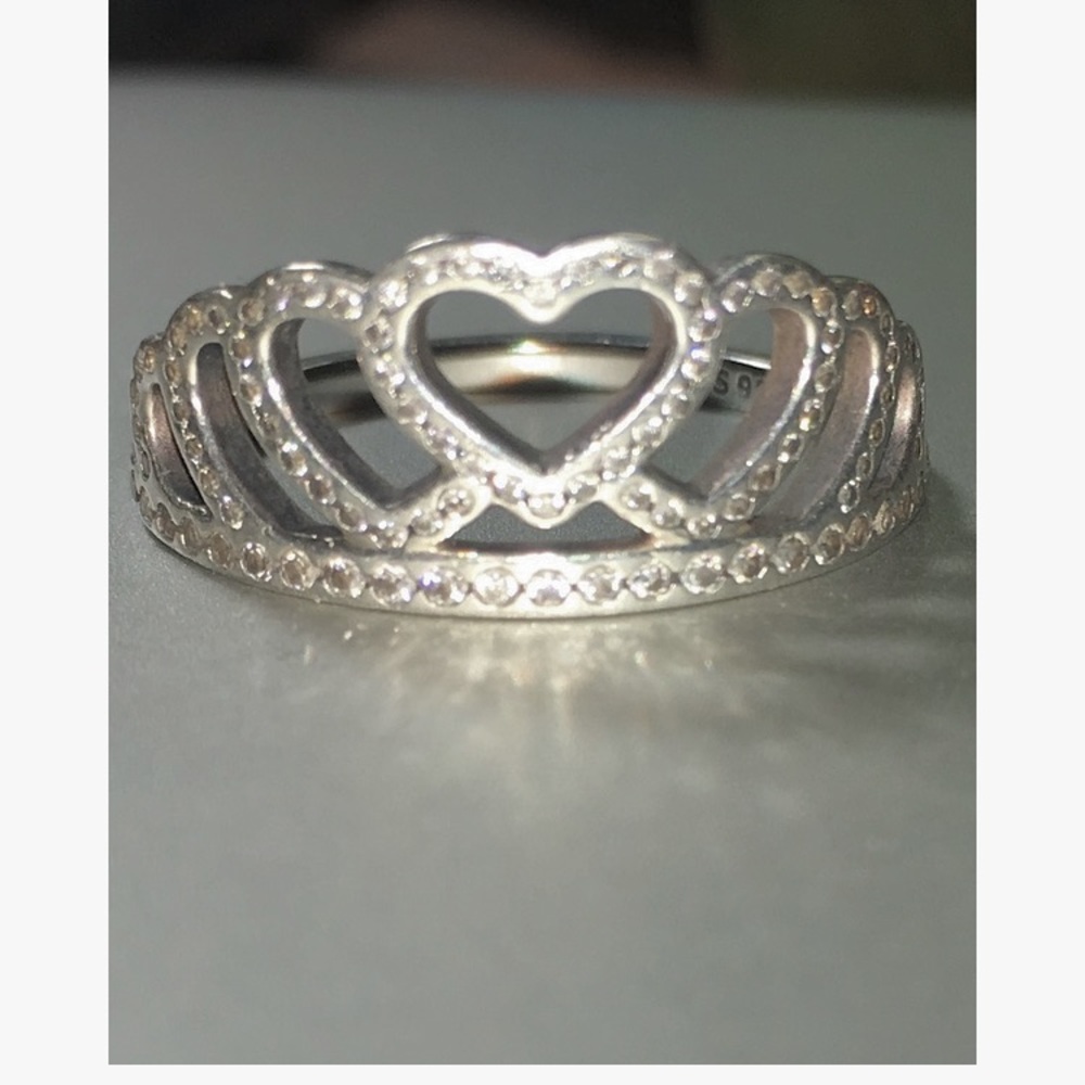 Beautiful Pandora Princess ring - Picture 2 of 2
