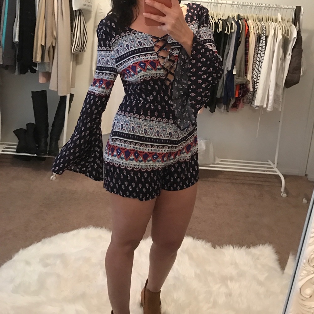 Navy Bell Sleeve Pritned Romper - Picture 2 of 4