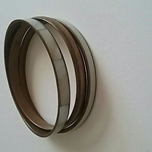 A set of bracelets  (3)