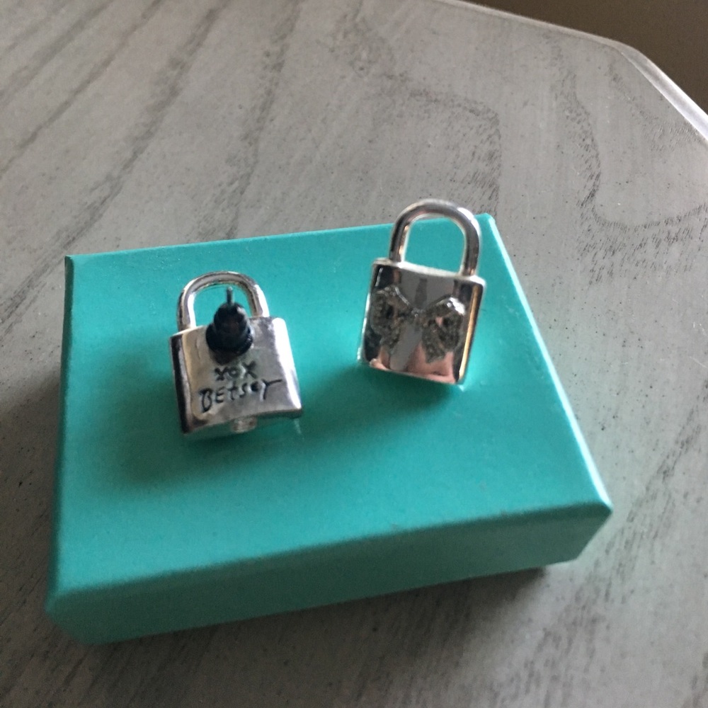 Betsey Johnson Earrings 🎀