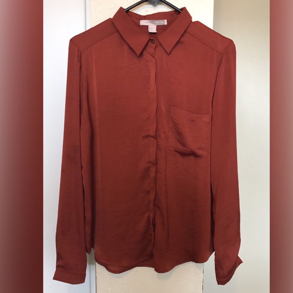 Contemporary button down - Picture 2 of 3