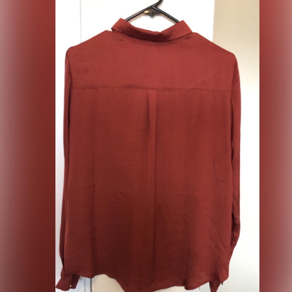 Contemporary button down - Picture 3 of 3