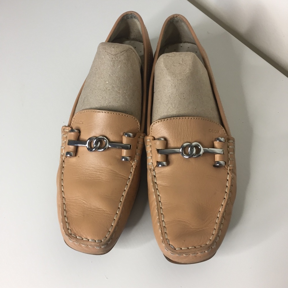 ❌❌SOLD❌❌ Geox Loafers w/Silver Buckles. Size37