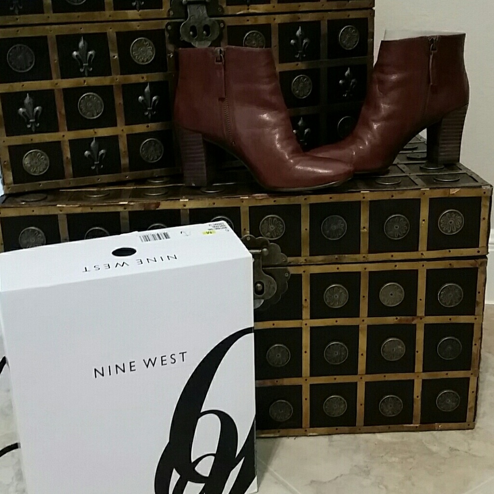 NINE WEST Cognac booties