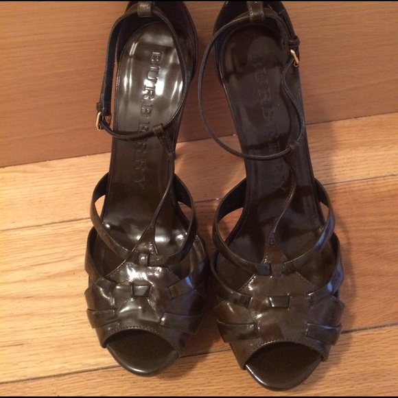 Burberry platform t strap heels - Picture 2 of 8