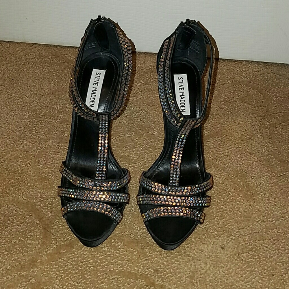 Steve Madden "Show Stopper" Black heels w/ zip 8